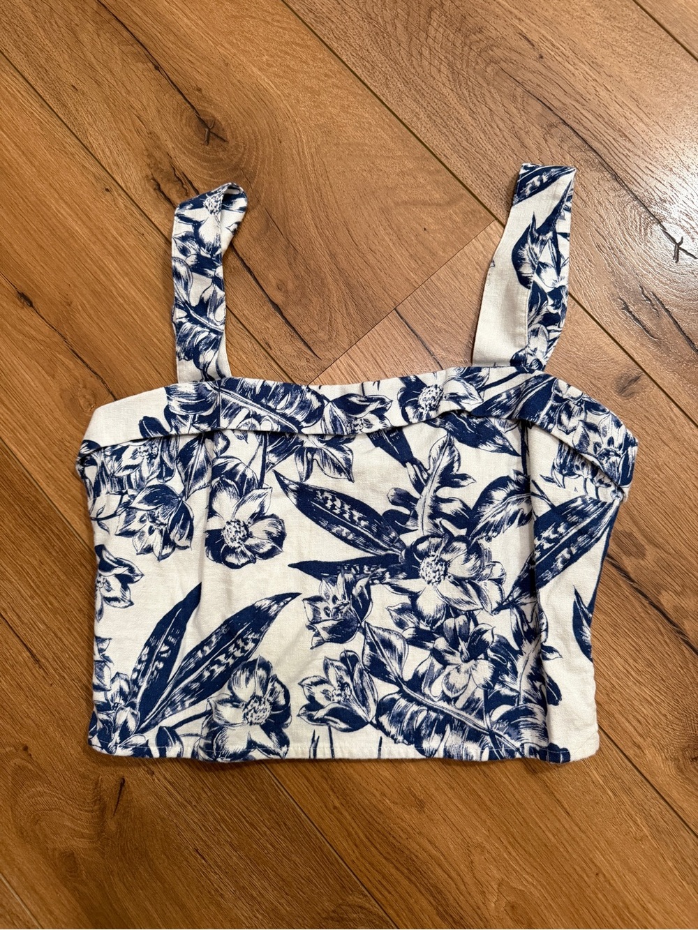 Abercrombie & Fitch Navy and White Floral Crop Tank